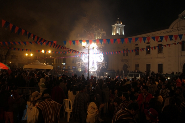 Previa la comparsa de la Mama Negra 2016 la Prefectura de Cotopaxi invita a las tradicionales vísperas.