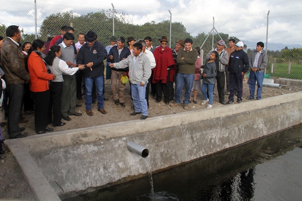 Agricultores de Pilacoto reciben riego por aspersión