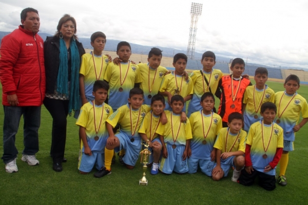 Los finalistas de la copa Jorge Guamán Coronel fueron premiados