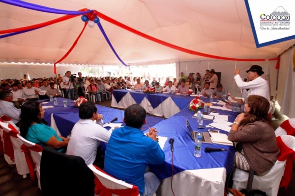 Prefecto de Cotopaxi entregó el proyecto del presupuesto 2016 durante la sesión ordinaria realizada en La Maná