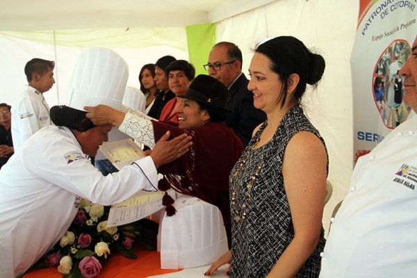 43 chefs de partida y 25 asistentes de belleza culminaron su formación con el apoyo del Patronato Provincial.