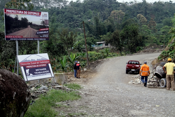 Trabajos en la vía Guayacán - Guasaganda