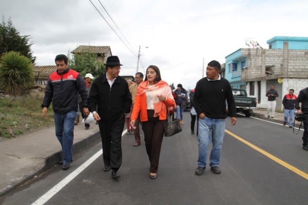 Vía Barrio Nuevo – Santa Lucía beneficia a tres parroquias de Salcedo