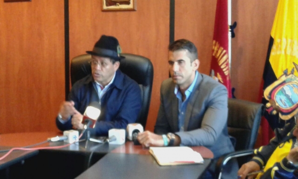 Jorge Guamán Coronel y Leonardo Hidalgo durante la rueda de prensa