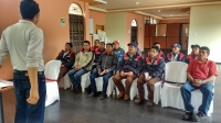 Operadores y ayudantes de nueva maquinaria pesada se capacitan 