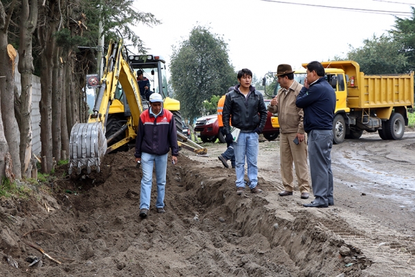 Prefectura trabaja en el asfaltado de la vía Pastocalle – Tandacato – Llactayo.