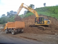 Maquinaria del GAD Provincial en el recinto El Tesoro