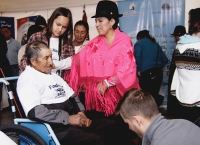 Presidenta del Patronato Provincial hace la entrega de la ayuda técnica