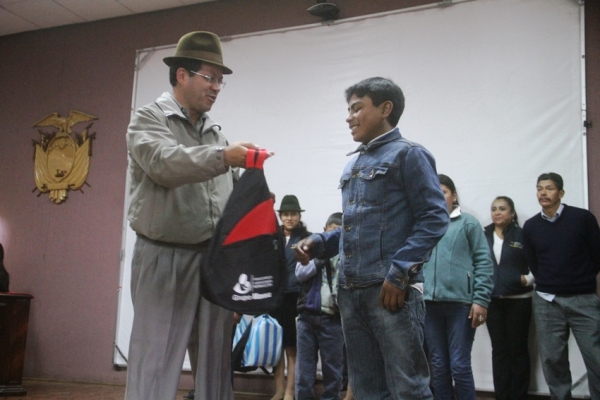 Niños del proyecto de Erradicación de Trabajo Infantil recibieron Kit escolar
