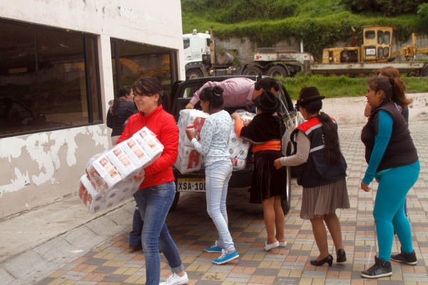 SE CUMPLIÓ PRIMERA JORNADFA DE LA CAMPAÑA COTOPAXI SOLIDARIO