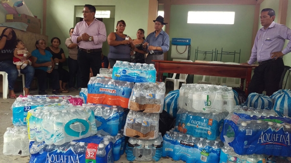 Familias de Cotopaxi afectadas por el terremoto coordinan apoyo para reconstrucción de viviendas con la Prefectura de Cotopaxi.