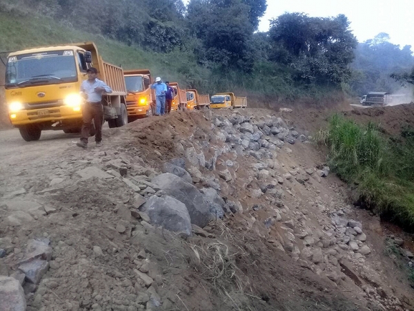 Prefectura rehabilitó la vía en el sector de Muligua
