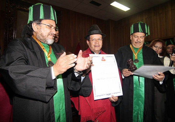 Prefecto de Cotopaxi recibió doctorado Honoris Causa
