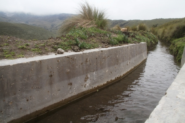 Prefectura construyó proyecto de riego que beneficia a 150 usuarios de Toacaso