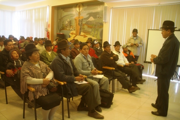 Asfalto de la vía Huayrapungo-Guangaje en proceso de licitación