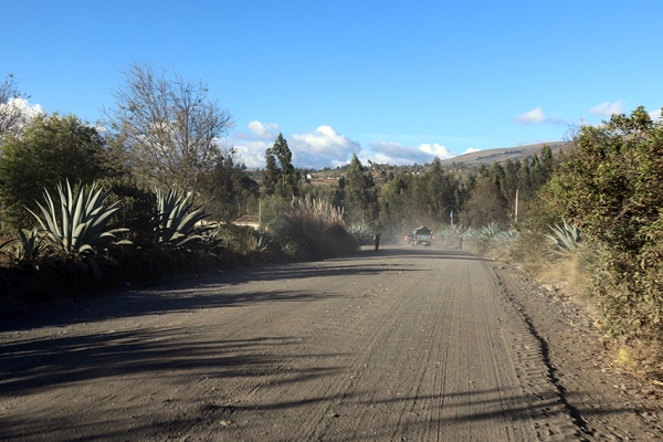 Prefectura invierte más de 470 mil dólares en asfaltado de la vía San José Ejido hasta el puente de Yurahuayco