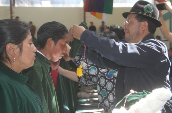 Prefecto de Cotopaxi presente en la graduación de los bachilleres de Jatari Unancha