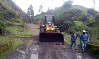 MAQUINARIA DE LA PREFECTURA CONTINÚA TRABAJANDO EN VÍAS AFECTADAS POR EL INVIERNO EN COTOPAXI.