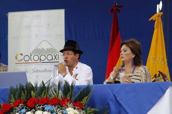 Prefecto Jorge Guamán rindió cuentas en la zona subtropical en Cotopaxi