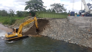 Puente se construye entre recintos Isla de Puembo y El Progreso