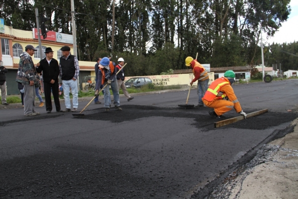 Avanzan trabajos en la vía Saquisilí– Lasso (Aglomerados Cotopaxi)