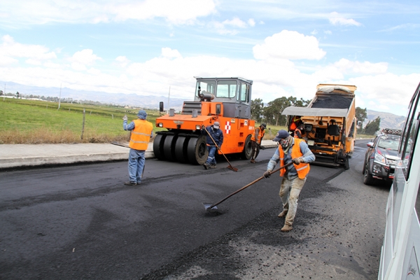 Asfaltado de la vía Saquisilí – Guaytacama – E35 tiene un avance del 90%