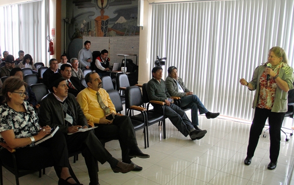 Patricia Mothes sensibiliza a la Cámara Provincia sobre riesgos volcánicos y sísmicos.